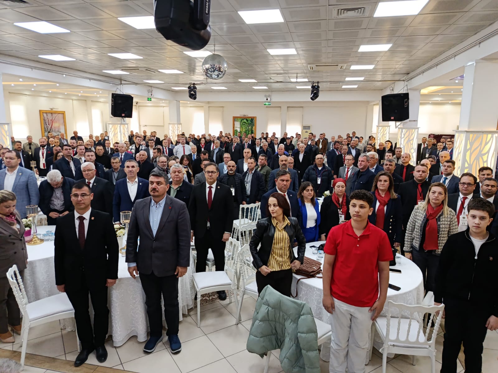 EDESOB 42'nci Olağan Seçimli Genel Kurulu'nda adaylar sandık başında oylarını kullandı. Oy kullanımı saat 17.00'ye kadar devam edecek.